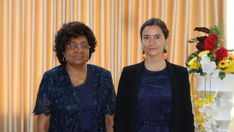 Provedora de Justiça de Angola, Florbela Rocha Araújo e a Docente da FEP, Mariana Barbosa